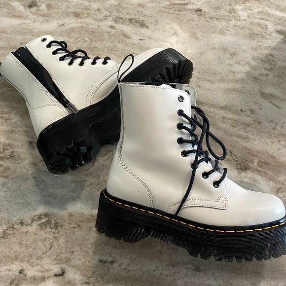 Dr. Martens Shoes - Platform docs